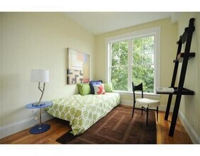 20 Fisher Ave, Unit 1 in Boston, MA - Foto de edificio - Building Photo