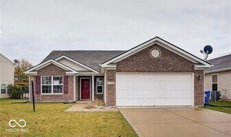 5318 Wood Hollow Dr in Indianapolis, IN - Building Photo