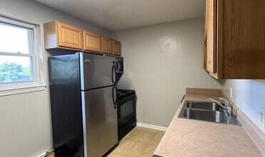 1033 Jeanette Ave in Vinton, VA - Building Photo - Building Photo