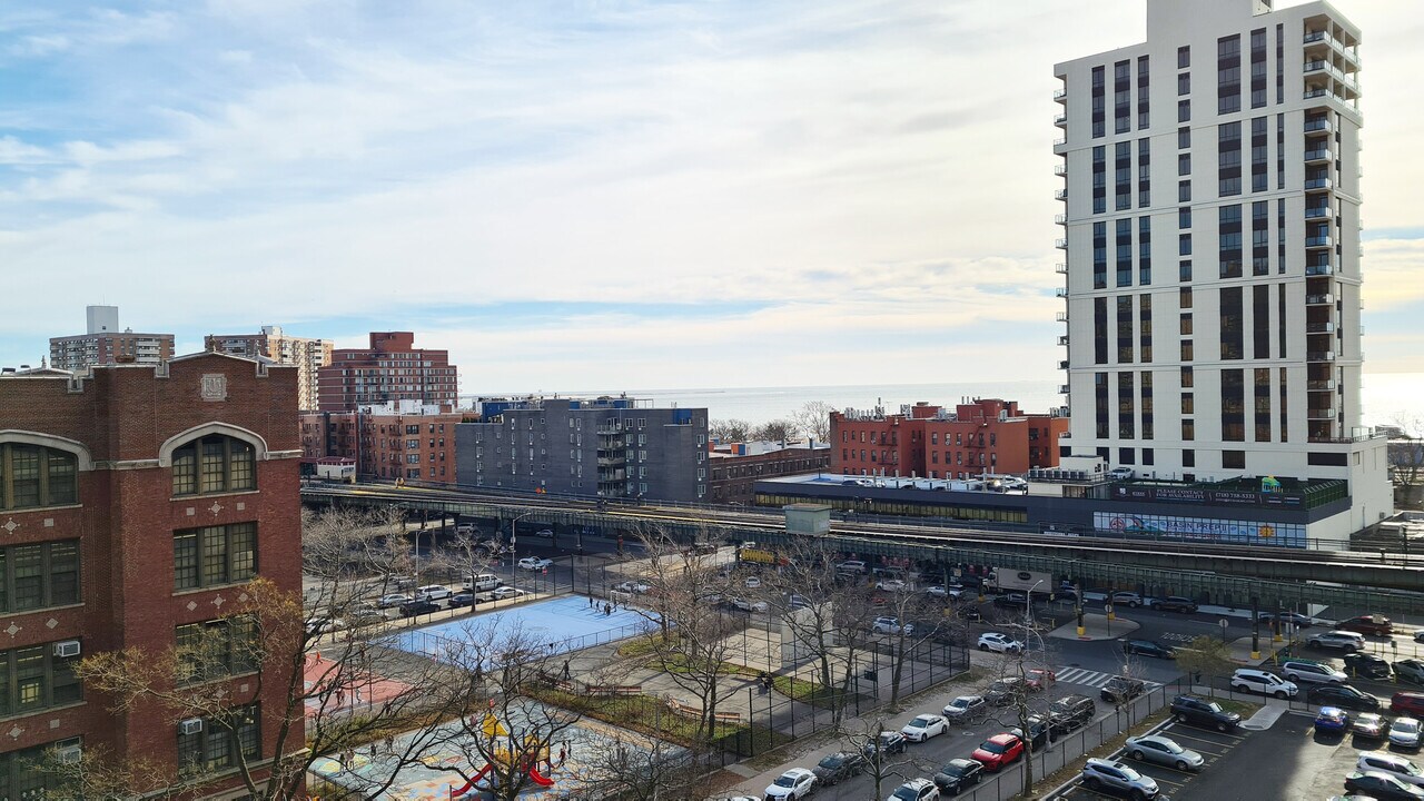 2925 W 5th St in Brooklyn, NY - Building Photo