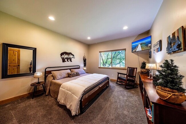 607 Pyramid Ct in South Lake Tahoe, CA - Building Photo - Building Photo