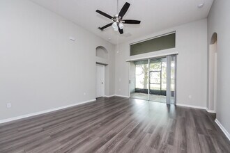 30313 Pga Dr in Sorrento, FL - Foto de edificio - Building Photo