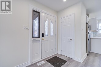 92 Miller Rd in Oakville, ON - Building Photo - Building Photo