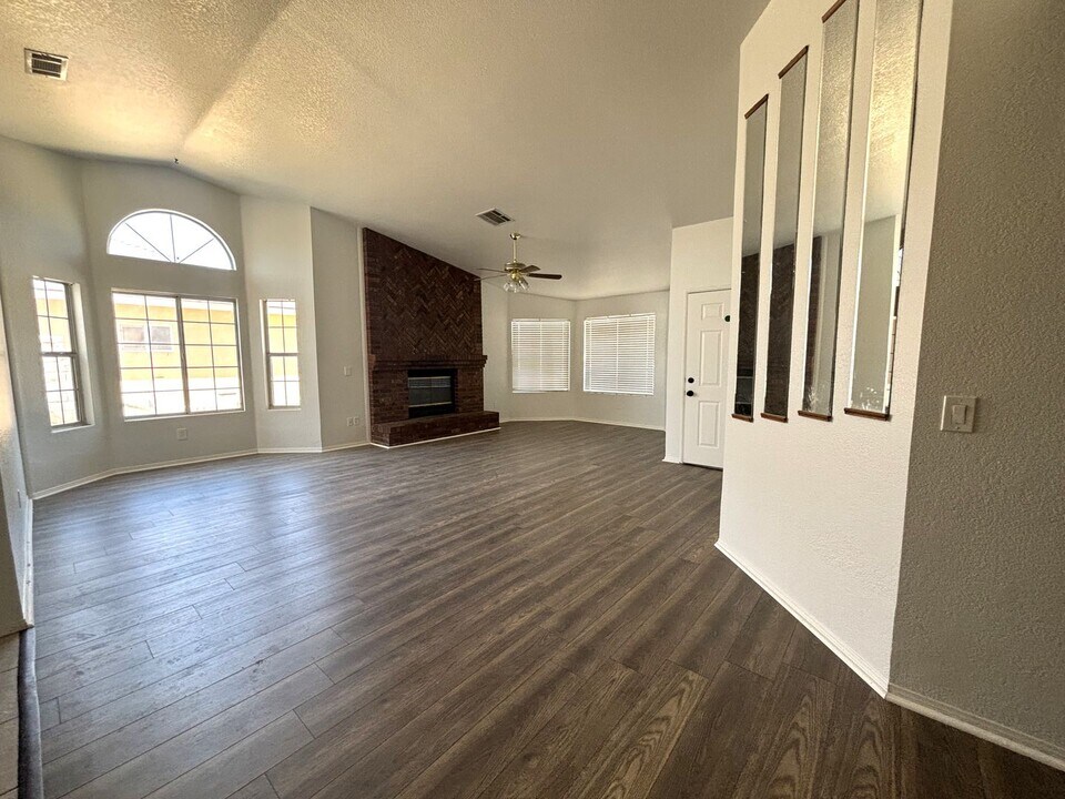 10150 Rea Ave in California City, CA - Building Photo