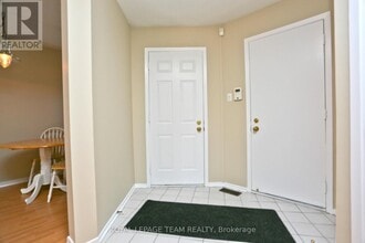 15 Forestlane Private in Ottawa, ON - Building Photo - Building Photo