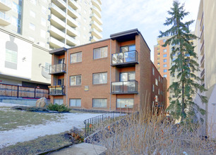 9813 104th St NW in Edmonton, AB - Building Photo - Primary Photo