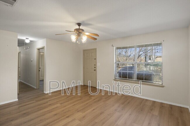 2335 N Elm St in Denton, TX - Building Photo - Building Photo