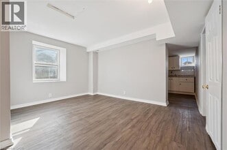 906 King St E in Cambridge, ON - Building Photo - Building Photo