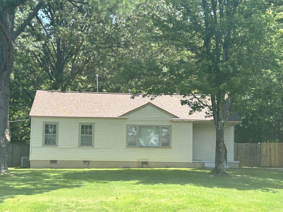 6860 Raleigh Lagrange Rd in Memphis, TN - Building Photo