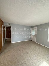 4924 Christiansen Rd in Lansing, MI - Building Photo - Building Photo