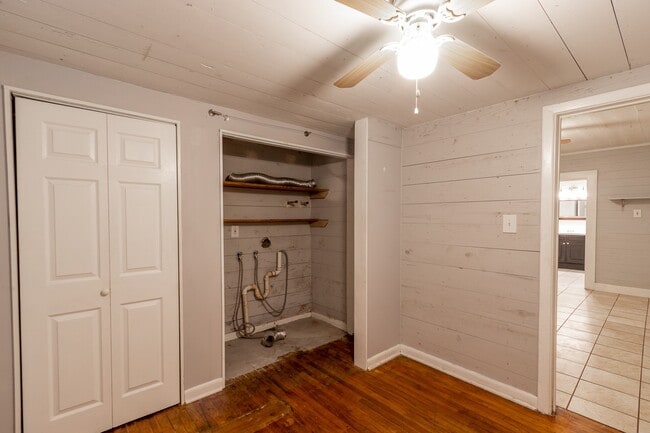 104 S Beauregard St in Alvin, TX - Building Photo - Building Photo