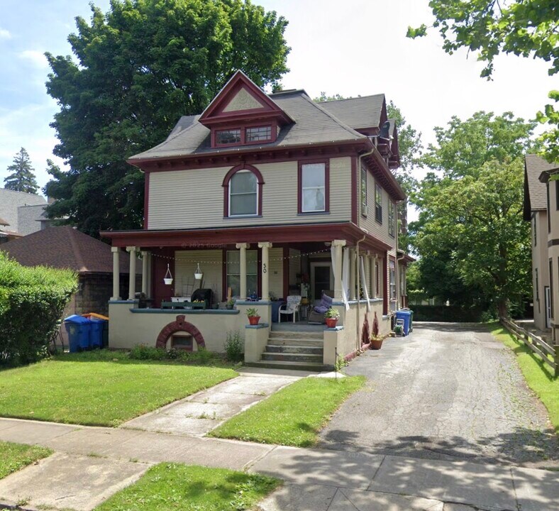 30 Strathallan Park in Rochester, NY - Building Photo
