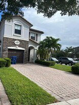 11625 NW 87th Ln in Doral, FL - Building Photo