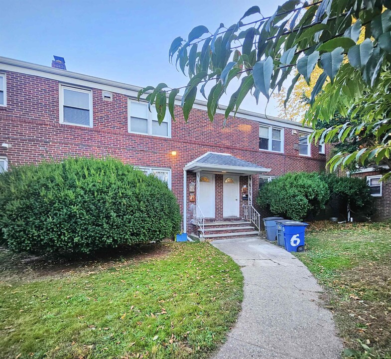 6 Carpenter Terrace N-Unit -2L in Belleville, NJ - Building Photo