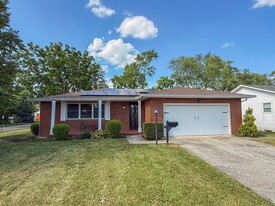 3084 Sawyer Dr in Grove City, OH - Building Photo