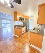 675 Grove Terrace in Elk Grove Village, IL - Building Photo - Building Photo