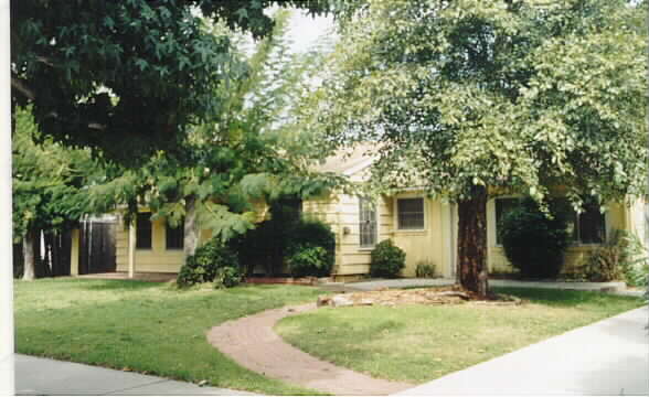 17543 San Jose St in Granada Hills, CA - Foto de edificio - Building Photo