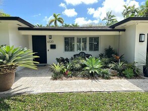6520 SW 65th St in South Miami, FL - Building Photo - Building Photo