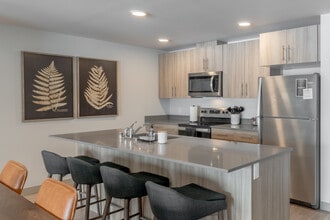 Modern Studio, One-, and Two-Bedroom in Sedro Woolley, WA - Foto de edificio - Interior Photo
