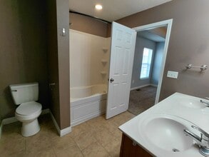 110 Lakeview Ct in St. Robert, MO - Building Photo - Building Photo