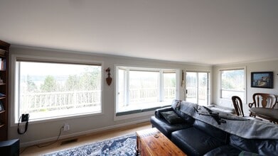 14329 Gibralter Rd in Anacortes, WA - Building Photo - Building Photo