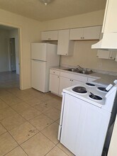 5615 7th St Ct E in Bradenton, FL - Building Photo - Building Photo