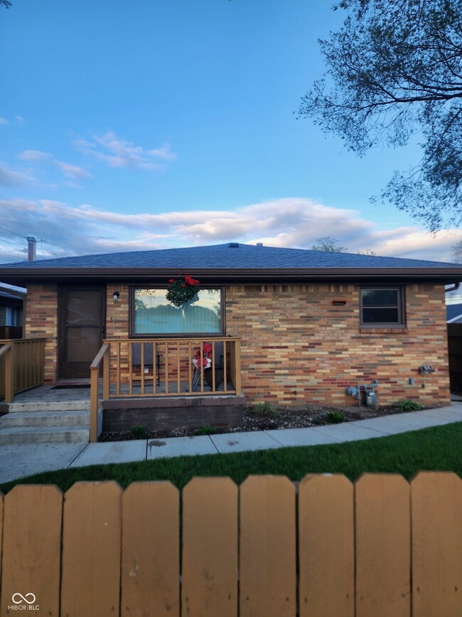 property at 2805 S Lockburn St
