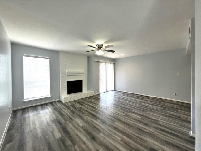 3919 Fairmont Pkwy