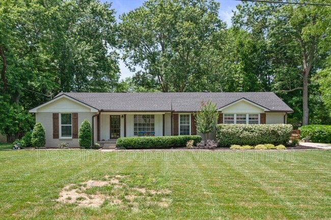 819 Chrisman Dr in Franklin, TN - Foto de edificio - Building Photo