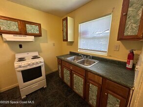 1057 S Deleon Ave in Titusville, FL - Building Photo - Building Photo