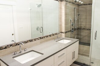 136 Banks St, Unit 136 in Cambridge, MA - Building Photo - Building Photo