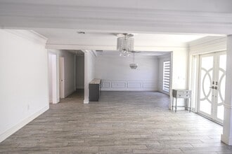 9010 S Lake Dasha Dr in Plantation, FL - Building Photo - Building Photo