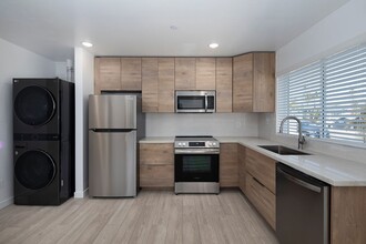 3025 Luna Ave in San Diego, CA - Building Photo - Building Photo