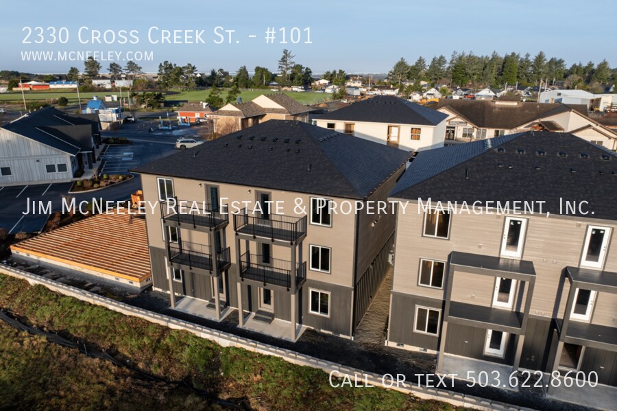 2330 Cross Creek St in Seaside, OR - Building Photo