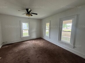 218 Allison St in Newton, KS - Building Photo - Building Photo