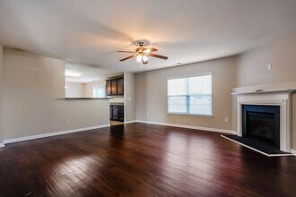 5022 Gailardia Drive in Zebulon, NC - Foto de edificio - Building Photo