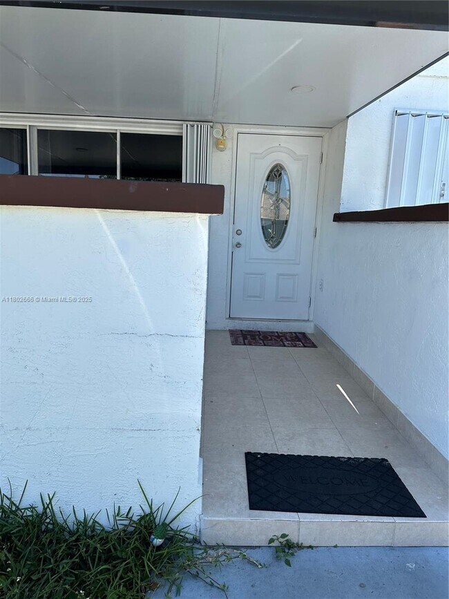 3242 NW 203rd St in Miami Gardens, FL - Building Photo - Building Photo