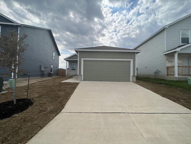 5479 Daphne Path in San Antonio, TX - Building Photo - Building Photo