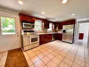 209 Spencer St in Naugatuck, CT - Building Photo - Building Photo