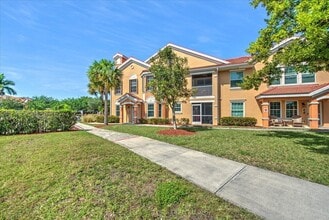 1757 Concordia Lake Cir in Cape Coral, FL - Foto de edificio - Building Photo