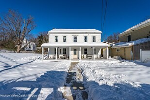 648 Albany Turnpike in Old Chatham, NY - Building Photo