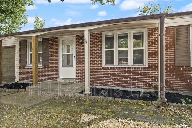 1738 Bradshaw Dr in St. Louis, MO - Building Photo - Building Photo