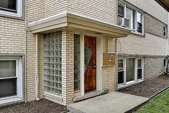 2334 N 72nd Ct in Elmwood Park, IL - Building Photo - Building Photo