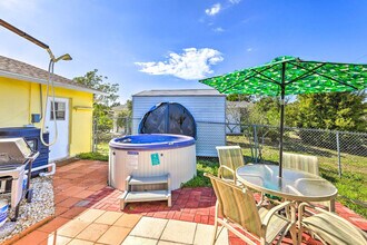 572 Bellaire Dr in Venice, FL - Building Photo - Building Photo