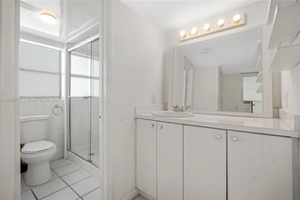 245 18th St, Unit 901 in Miami Beach, FL - Building Photo - Building Photo