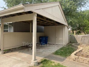 411 Far Hill Dr in Ballwin, MO - Building Photo - Building Photo