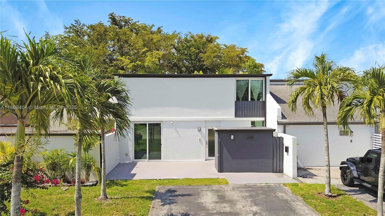 12340 SW 20th Ter in Miami, FL - Building Photo