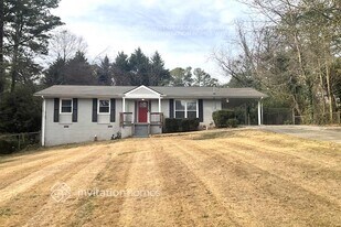 574 Stonewood Dr in Stone Mountain, GA - Building Photo