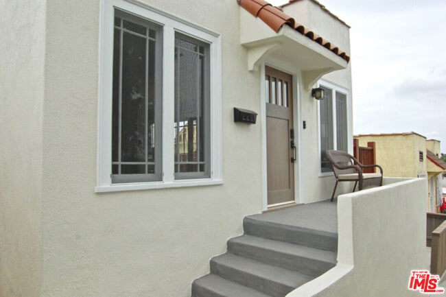 1130 Laveta Terrace in Los Angeles, CA - Building Photo - Building Photo