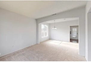 907 Waterford Way in Euless, TX - Building Photo